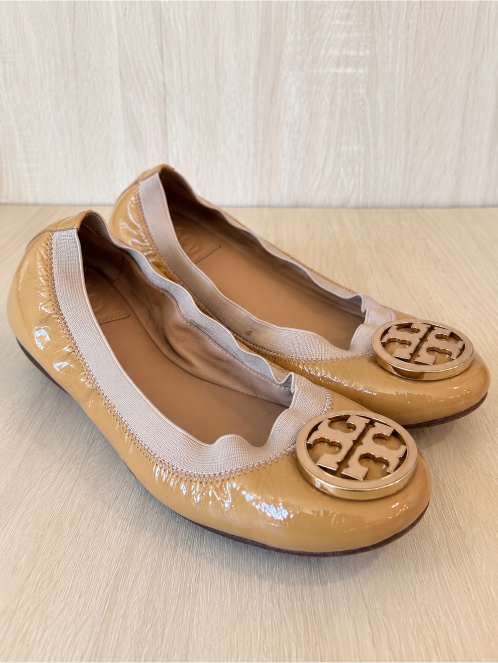 Tory Burch Reva Ballet Flats Nude Patent Leather Gold Logo Size 9M